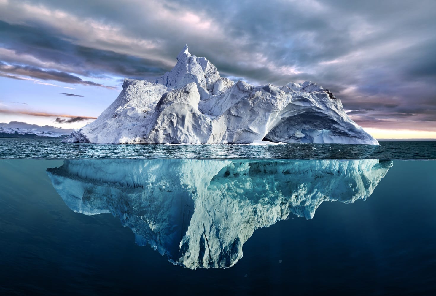 Айсберги Антарктиды снаружи и под водой