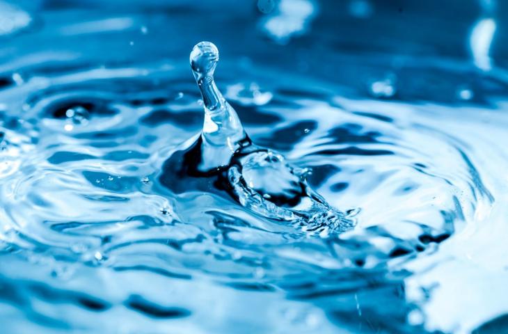 Acqua potabile: caratteristiche e differenza con l’acqua minerale naturale