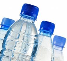 Successo dell'acqua in bottiglia in America, attenzione per la salute