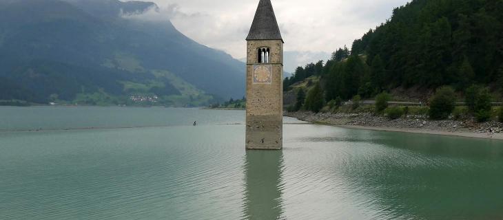 Curon, storia e leggenda del campanile che emerge dal lago - In a Bottle