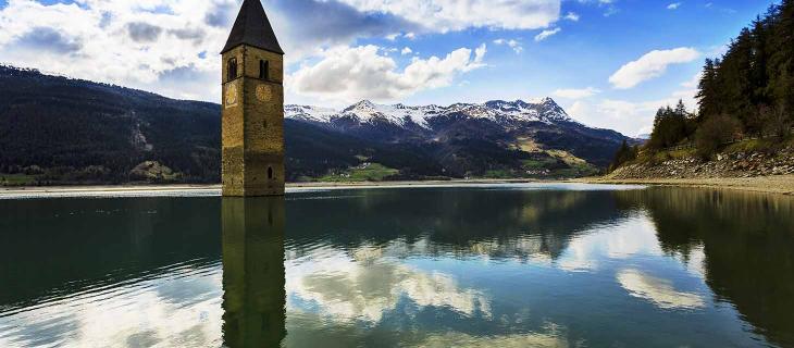 Chiesa Sommersa Lago Resia Leggenda Campanile che Emerge dalle Acque – In a Bottle