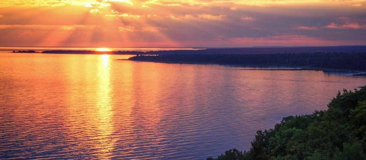 Gli strani fenomeni che si verificano sul Lago Michigan - In a Bottle