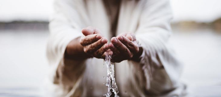 Pasqua, l’acqua come simbolo di vita e rinascita nel cristianesimo - In a Bottle